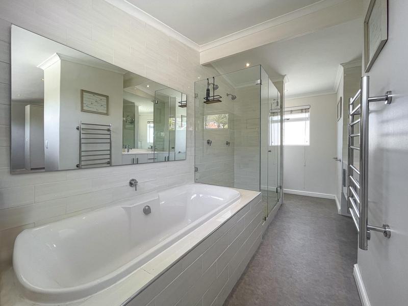 4 Bedroom Property for Sale in Sea Point Western Cape